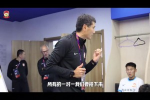 邵佳一曾怒訓(xùn)球員：你們是中超隊伍，表現(xiàn)得符合啊??