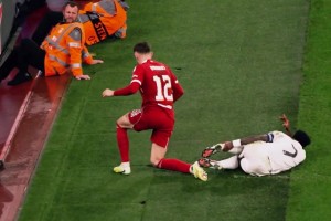 完美！利物浦官方怒贊布拉德利1v1防守維尼修斯