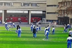 能吹一輩子！小伙子這一腳倒鉤，成了全校男生心中的神??