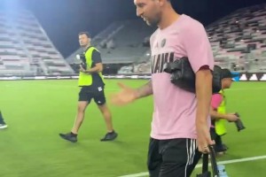 迪亞斯父母對(duì)兒子在歐冠對(duì)陣巴黎的比賽中進(jìn)球的反應(yīng)強(qiáng)烈