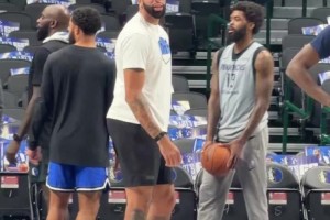 達(dá)拉斯的伙食這么好嗎？怎么濃眉胖成這個(gè)樣子了？??