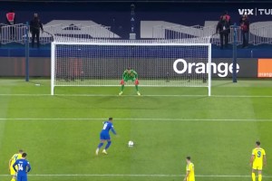 藝高人膽大！奧利塞造點，姆巴佩主罰勺子點球命中！