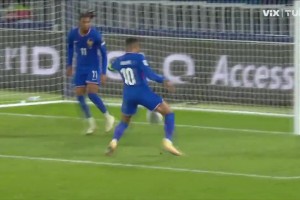 姆總雙響！禁區(qū)內(nèi)亂戰(zhàn)姆巴佩后點補射得手！法國3-0領(lǐng)先烏克蘭！